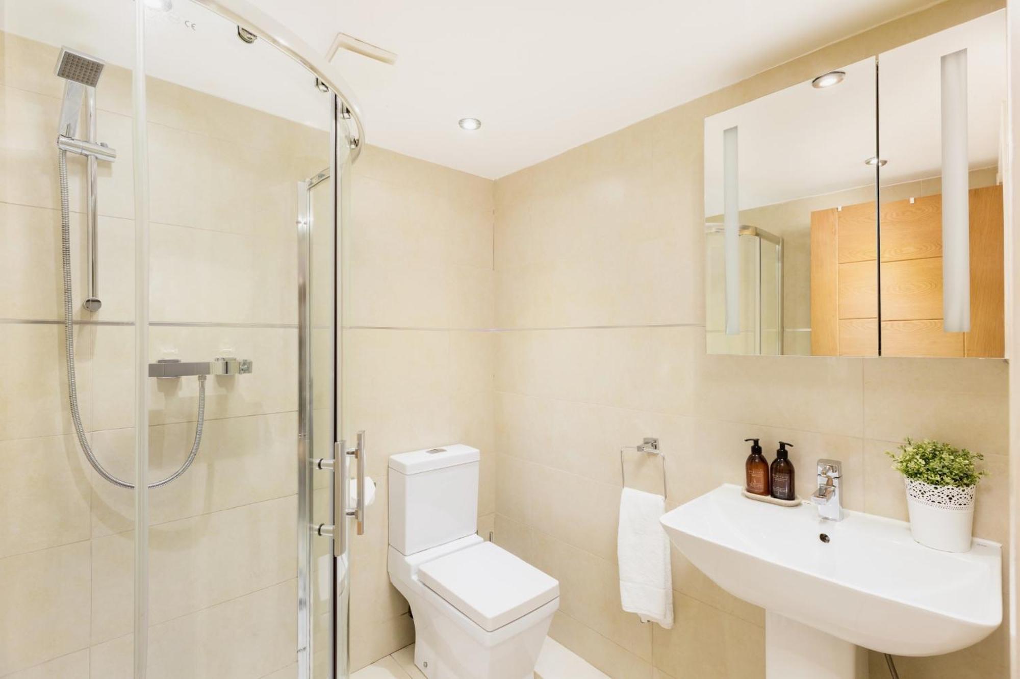 High End Luxury Townhouse In Jq, 4 Bedrooms, Flat Screen Tv In All Rooms, Free Parking, Near Birmingham City Centre Deposit Required Dış mekan fotoğraf