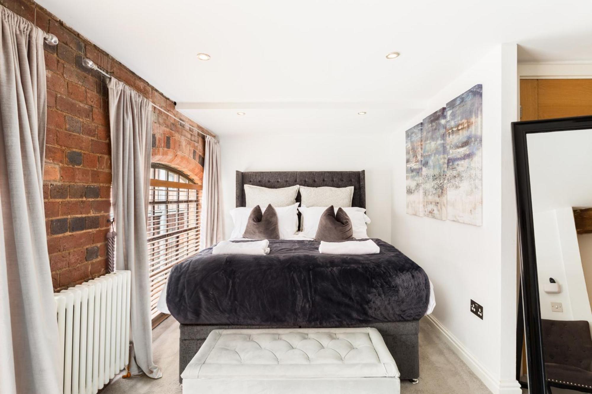 High End Luxury Townhouse In Jq, 4 Bedrooms, Flat Screen Tv In All Rooms, Free Parking, Near Birmingham City Centre Deposit Required Dış mekan fotoğraf
