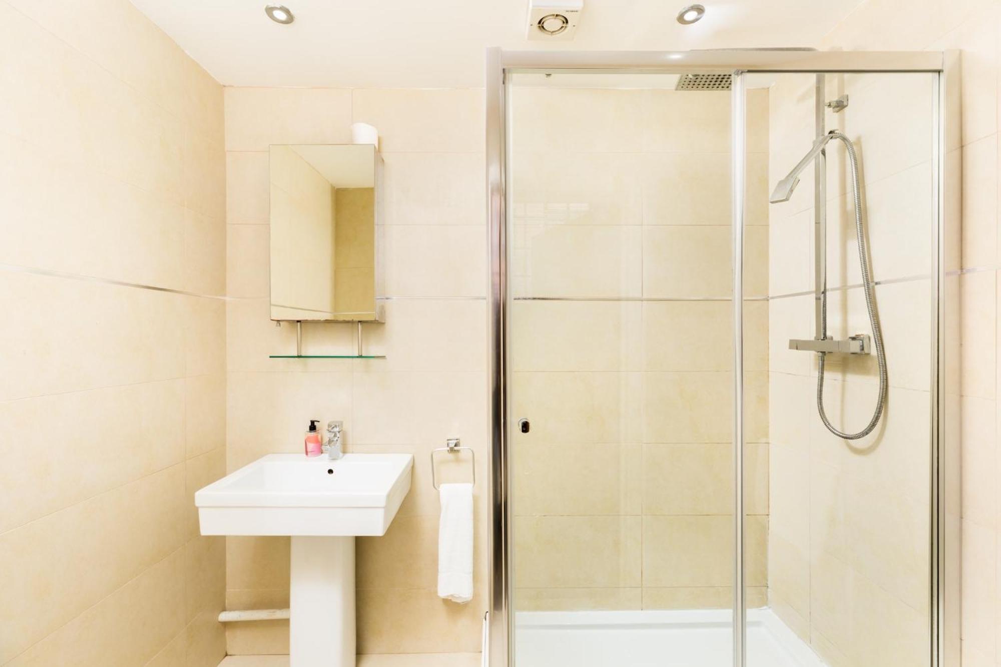 High End Luxury Townhouse In Jq, 4 Bedrooms, Flat Screen Tv In All Rooms, Free Parking, Near Birmingham City Centre Deposit Required Dış mekan fotoğraf