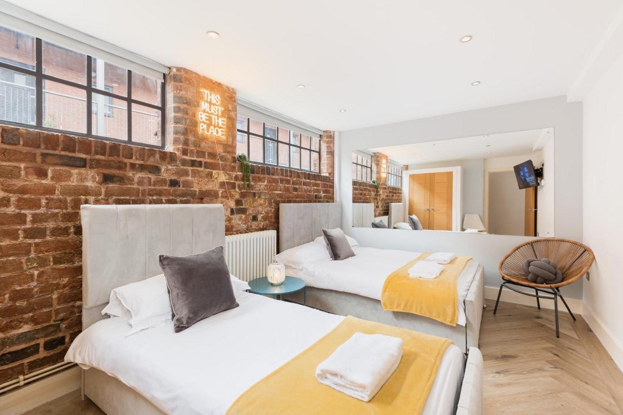High End Luxury Townhouse In Jq, 4 Bedrooms, Flat Screen Tv In All Rooms, Free Parking, Near Birmingham City Centre Deposit Required Dış mekan fotoğraf