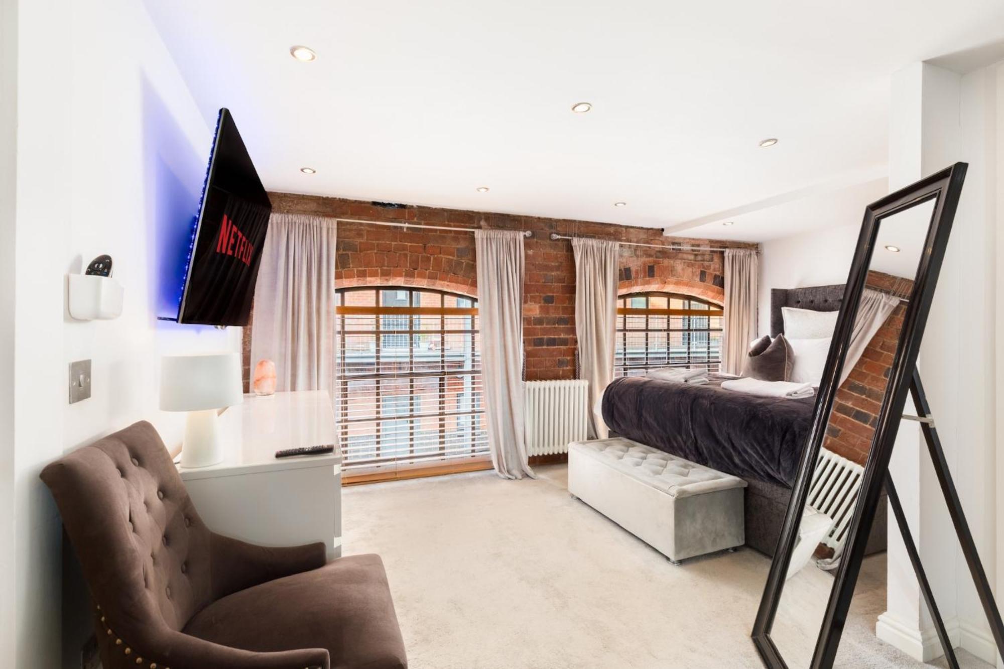High End Luxury Townhouse In Jq, 4 Bedrooms, Flat Screen Tv In All Rooms, Free Parking, Near Birmingham City Centre Deposit Required Dış mekan fotoğraf